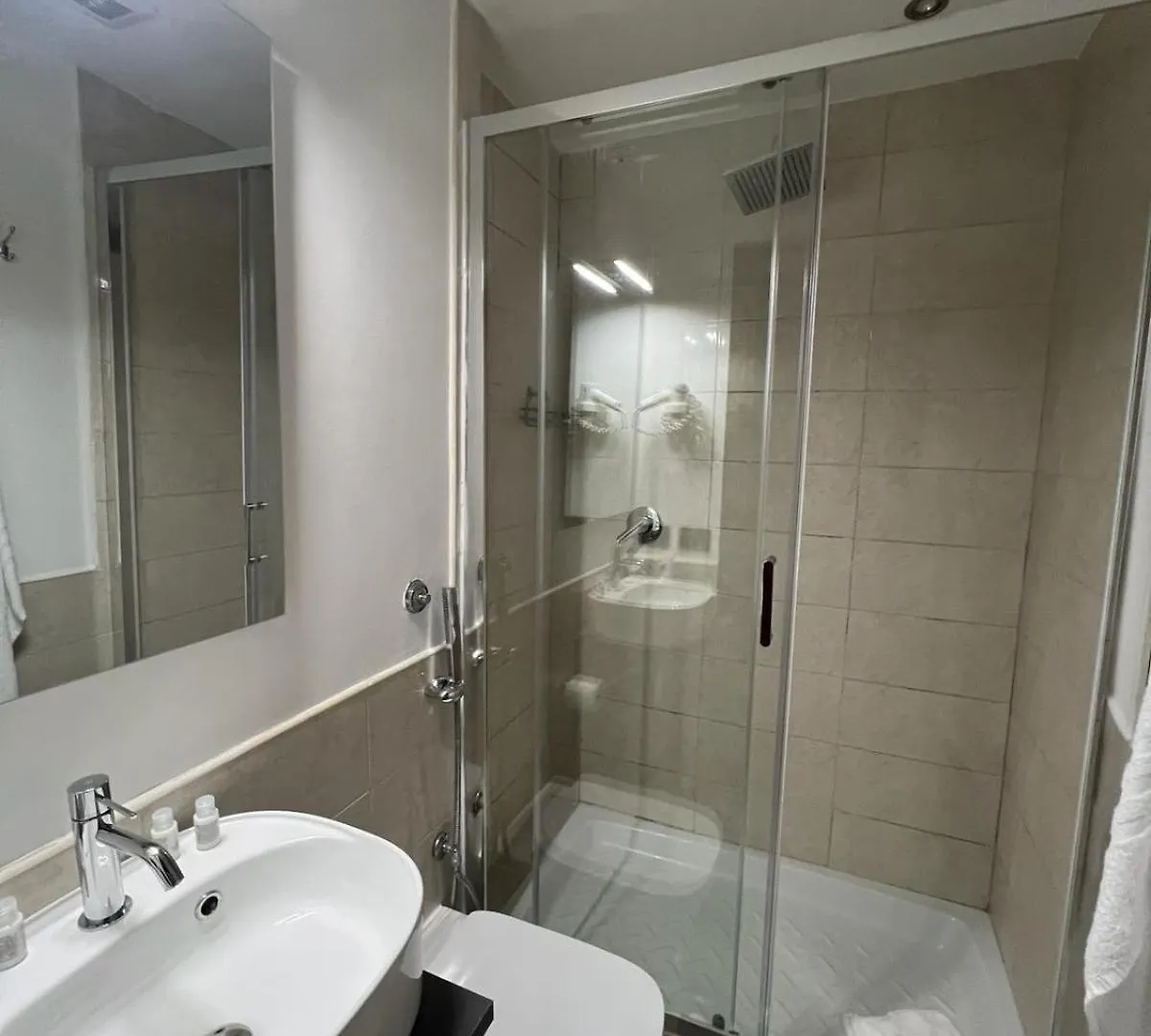 Hotel Ercoli House Roma 2*,  Italia